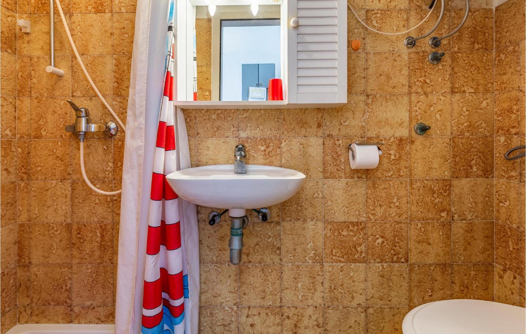Awesome Apartment In Medulin With Kitchen Eksteriør billede